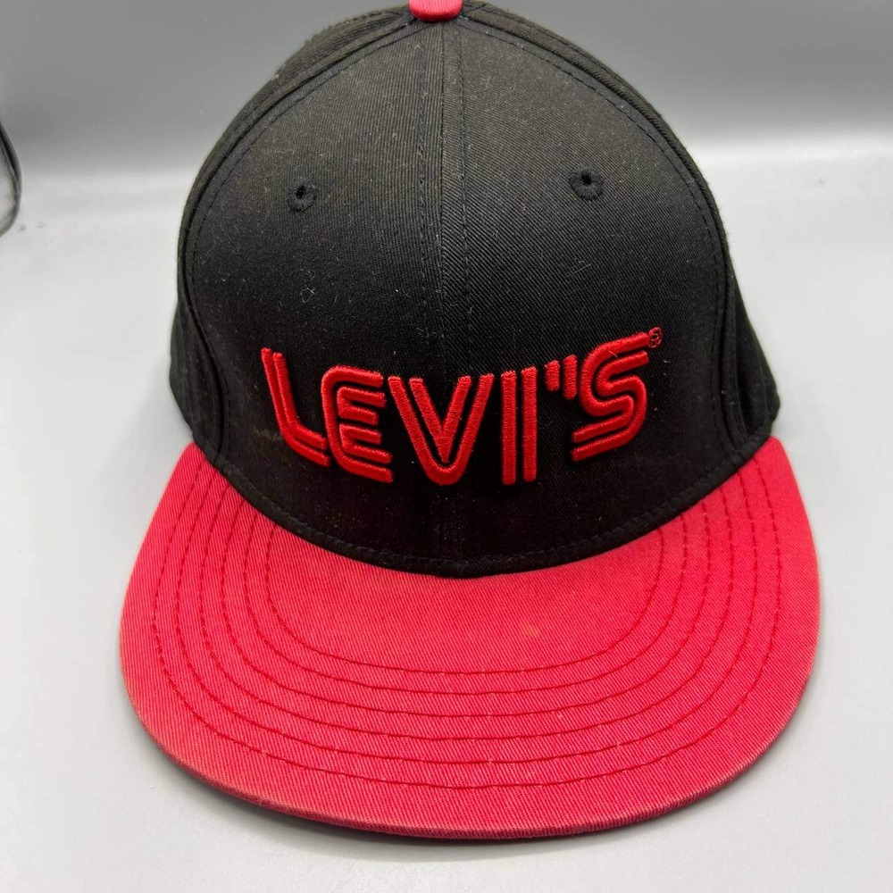 Levi's Hat Men Black‎ Red Embroidered Snap Back Cap